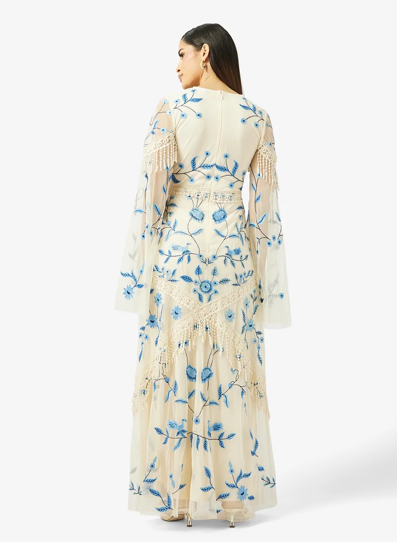 فروك اند فرل فستان ماكسي بطبعة وأكمام كاب وياقة واسعة